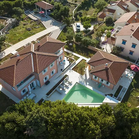 Villa Giardin Retreat *