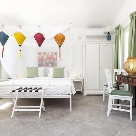Giardin Retreat Villa *